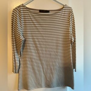 Boat neck long sleeve top.